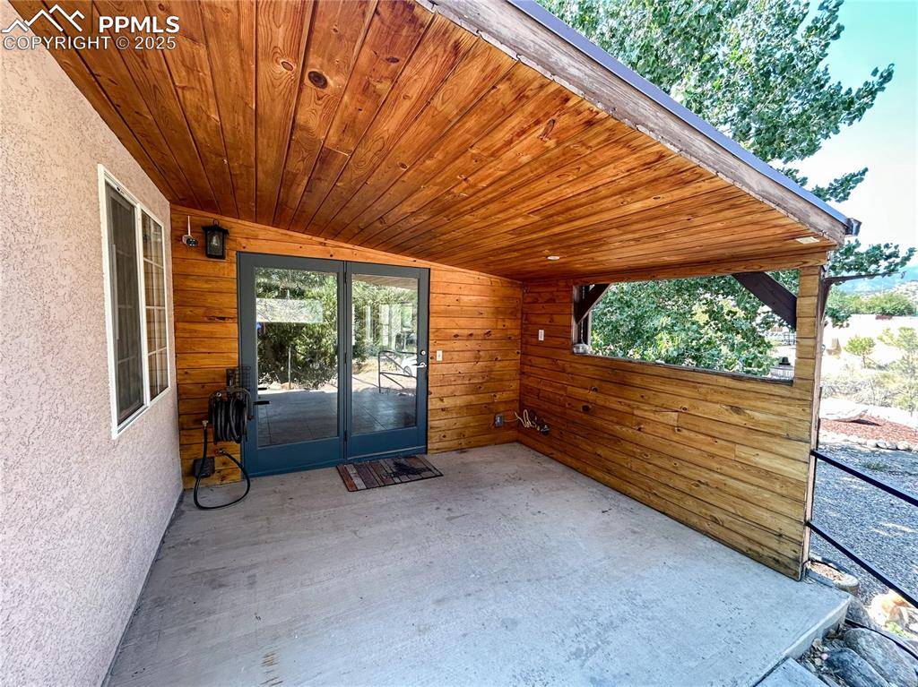 560 Oak Creek AVE, Rockvale, CO 81244