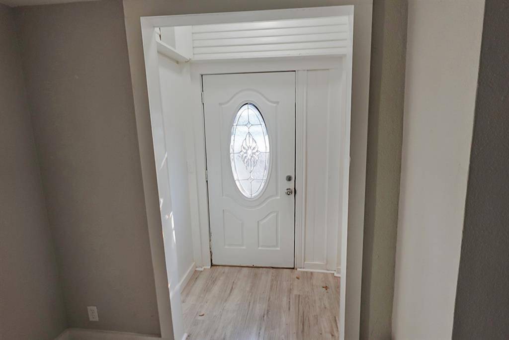 241 W Ross Avenue, De Leon, TX 76444