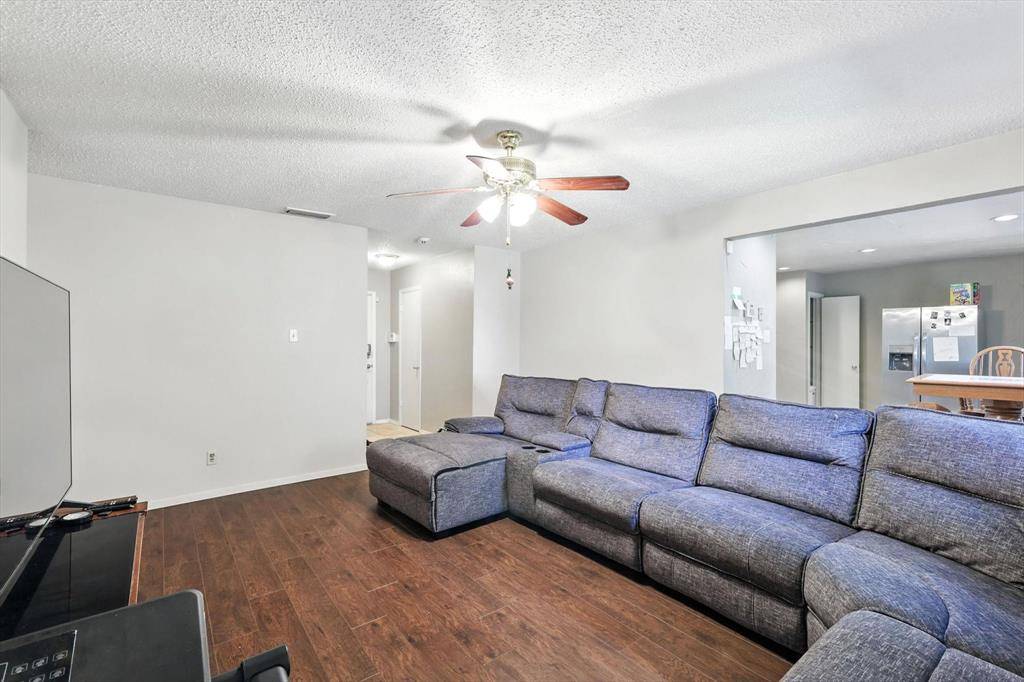 325 Hastings Drive, Cedar Hill, TX 75104