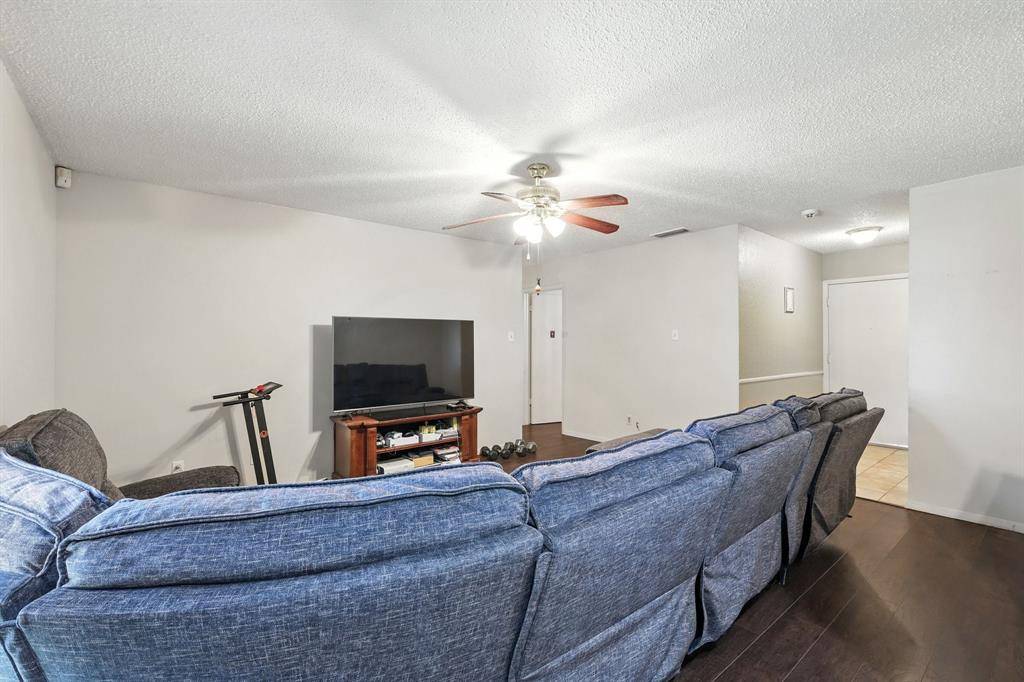 325 Hastings Drive, Cedar Hill, TX 75104