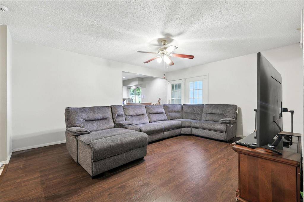 325 Hastings Drive, Cedar Hill, TX 75104