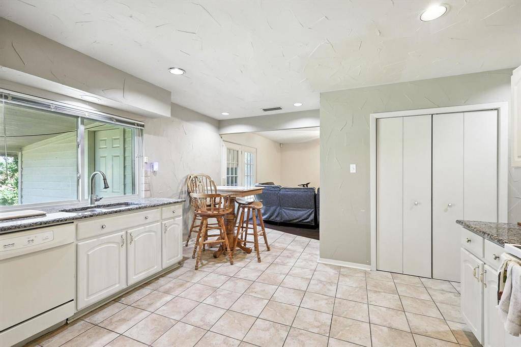 325 Hastings Drive, Cedar Hill, TX 75104