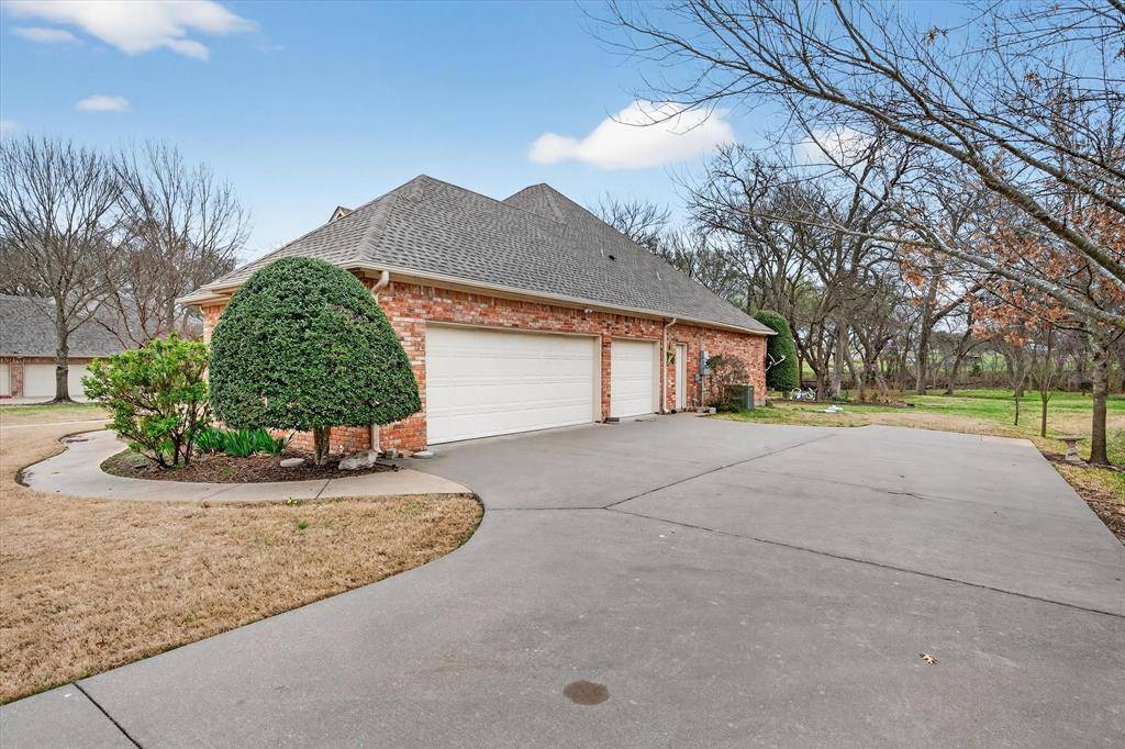 1810 Plum Creek Drive, Midlothian, TX 76065