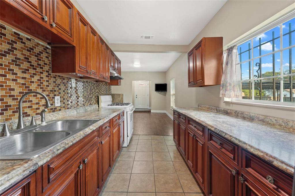 3124 Reynolds Avenue, Dallas, TX 75223