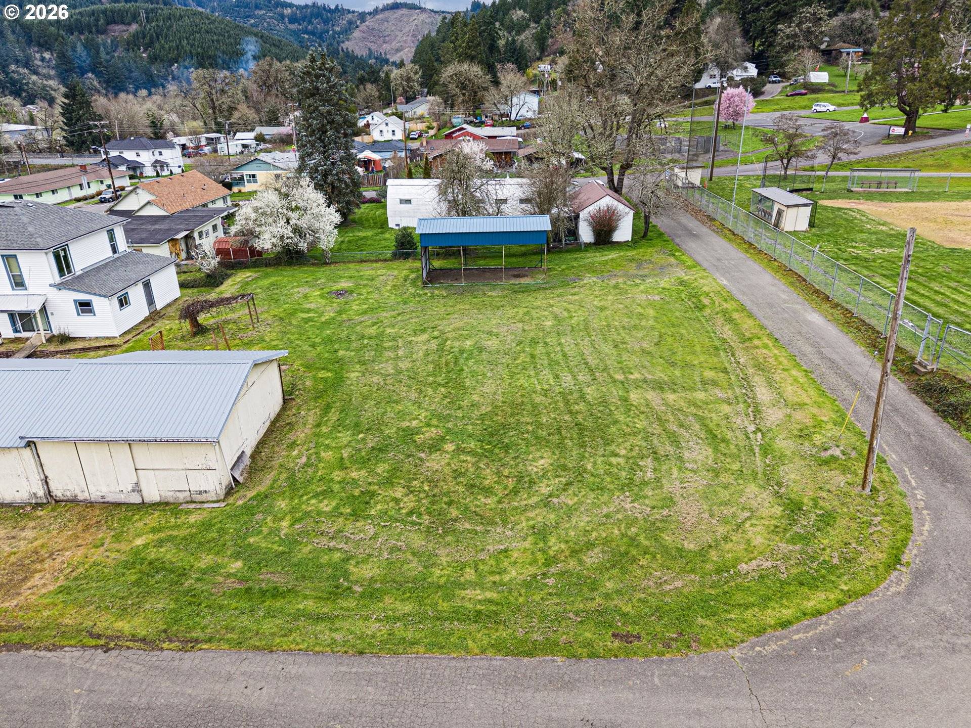 200 HEDRICK CREEK AVE, Drain, OR 97435