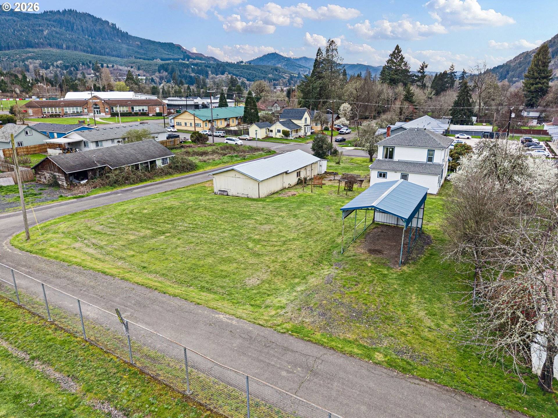 200 HEDRICK CREEK AVE, Drain, OR 97435