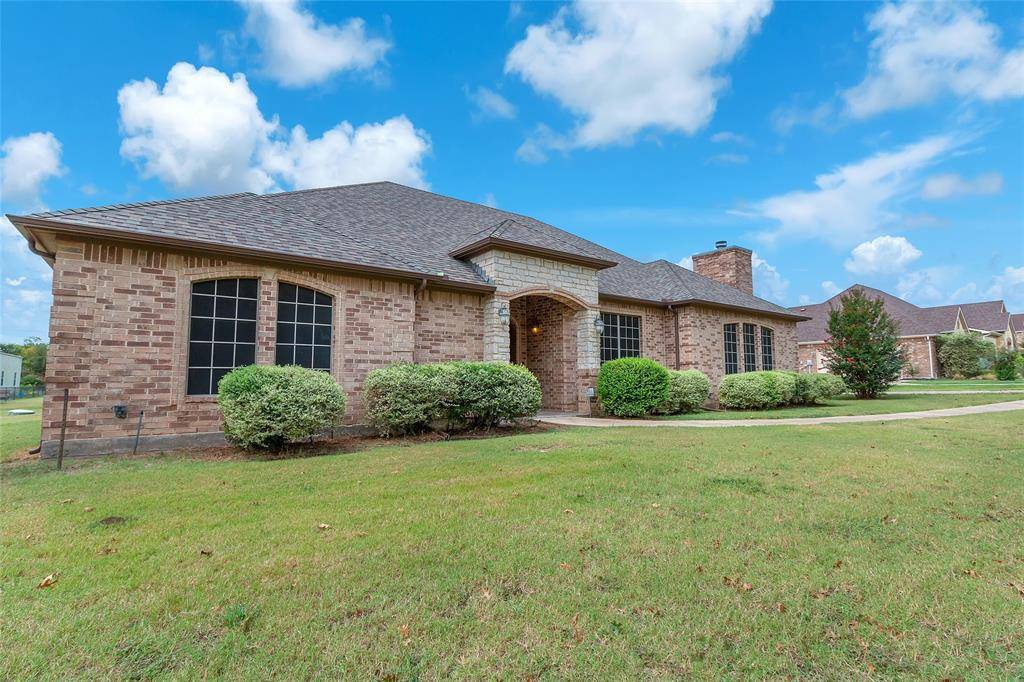 1921 Willow Bend Drive, Oak Leaf, TX 75154