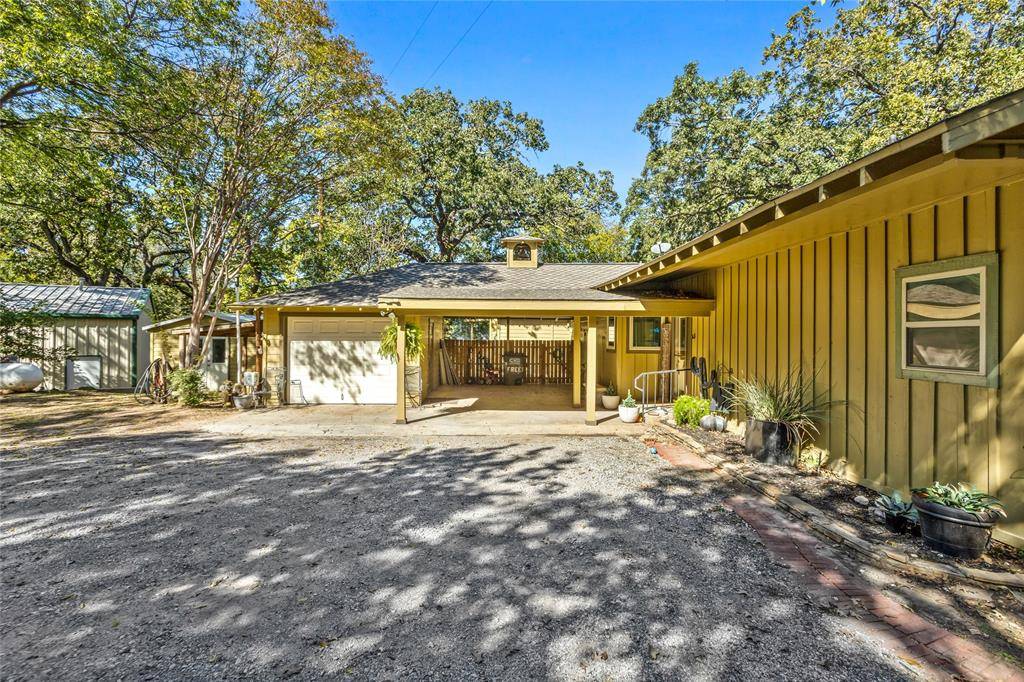 916 Kimbrough Road, Azle, TX 76020