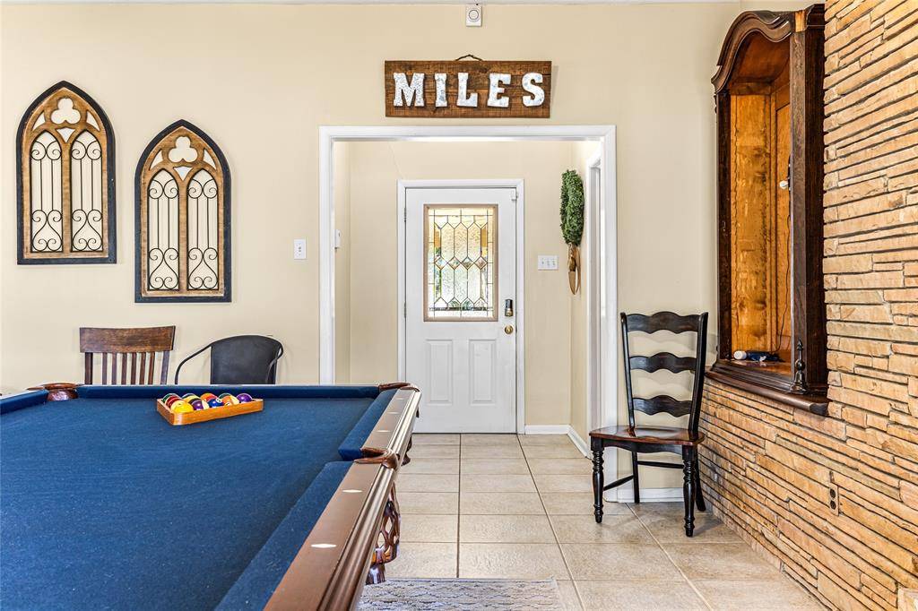 916 Kimbrough Road, Azle, TX 76020