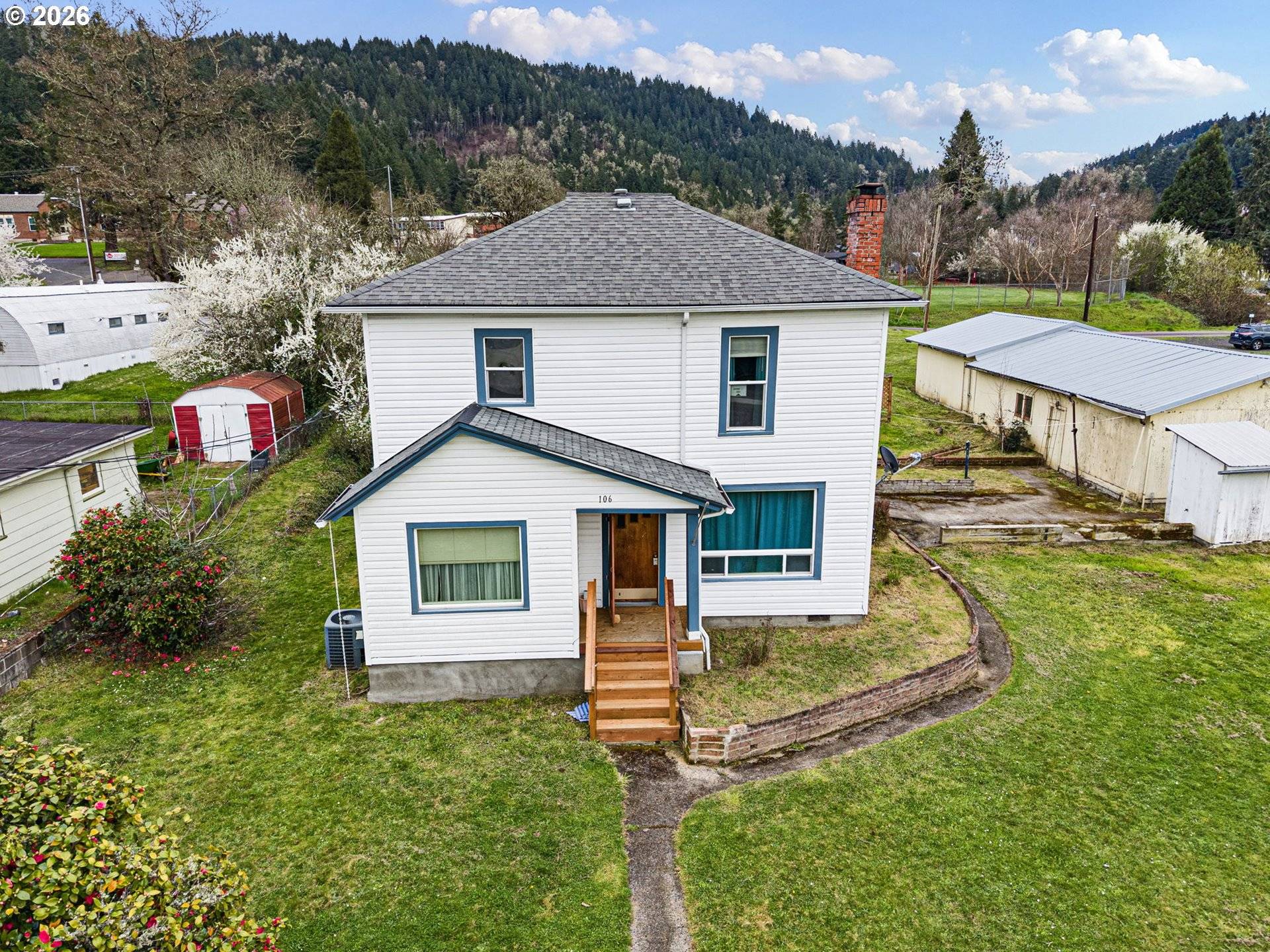 106 S MAIN ST, Drain, OR 97435