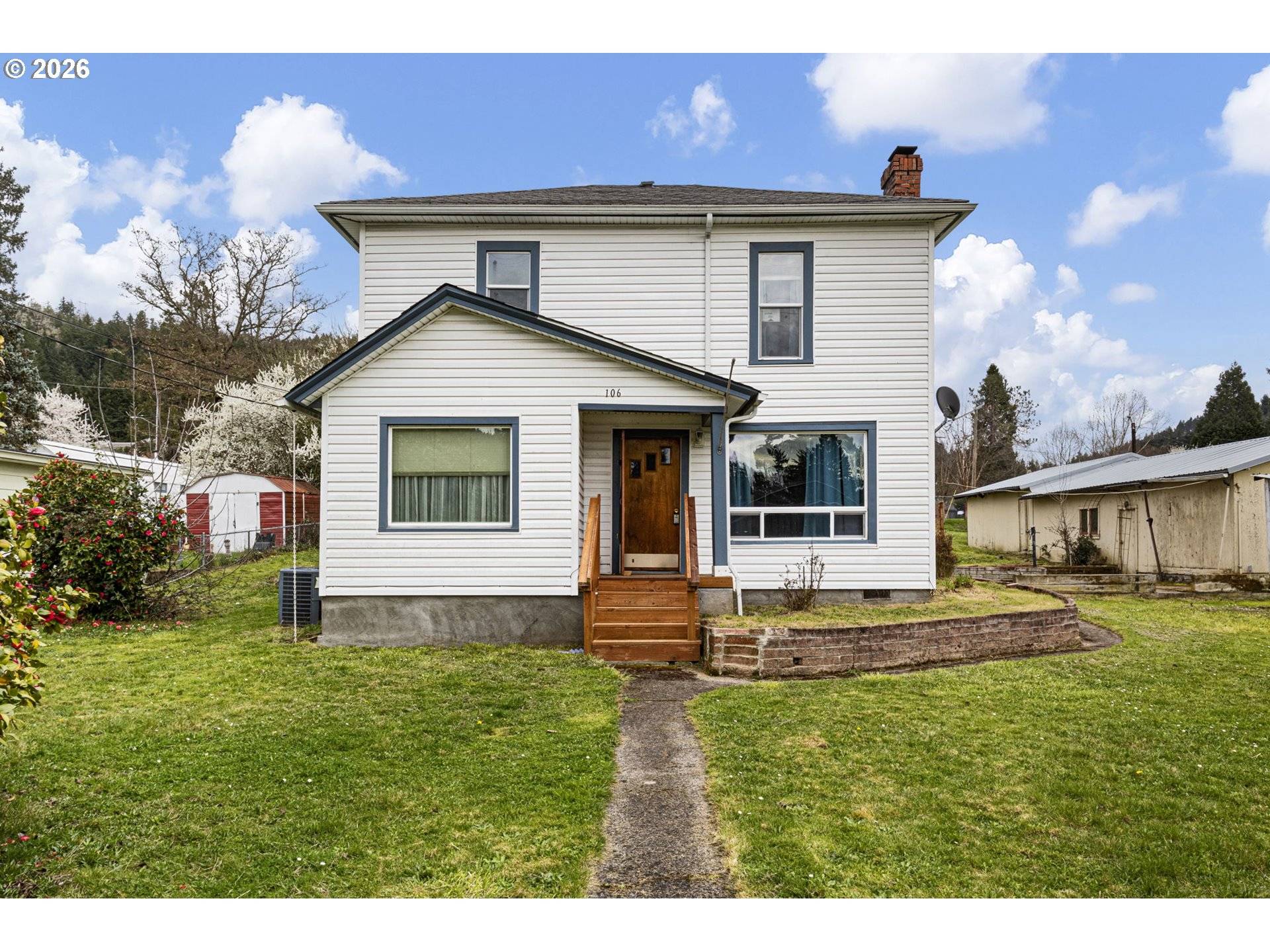 106 S MAIN ST, Drain, OR 97435