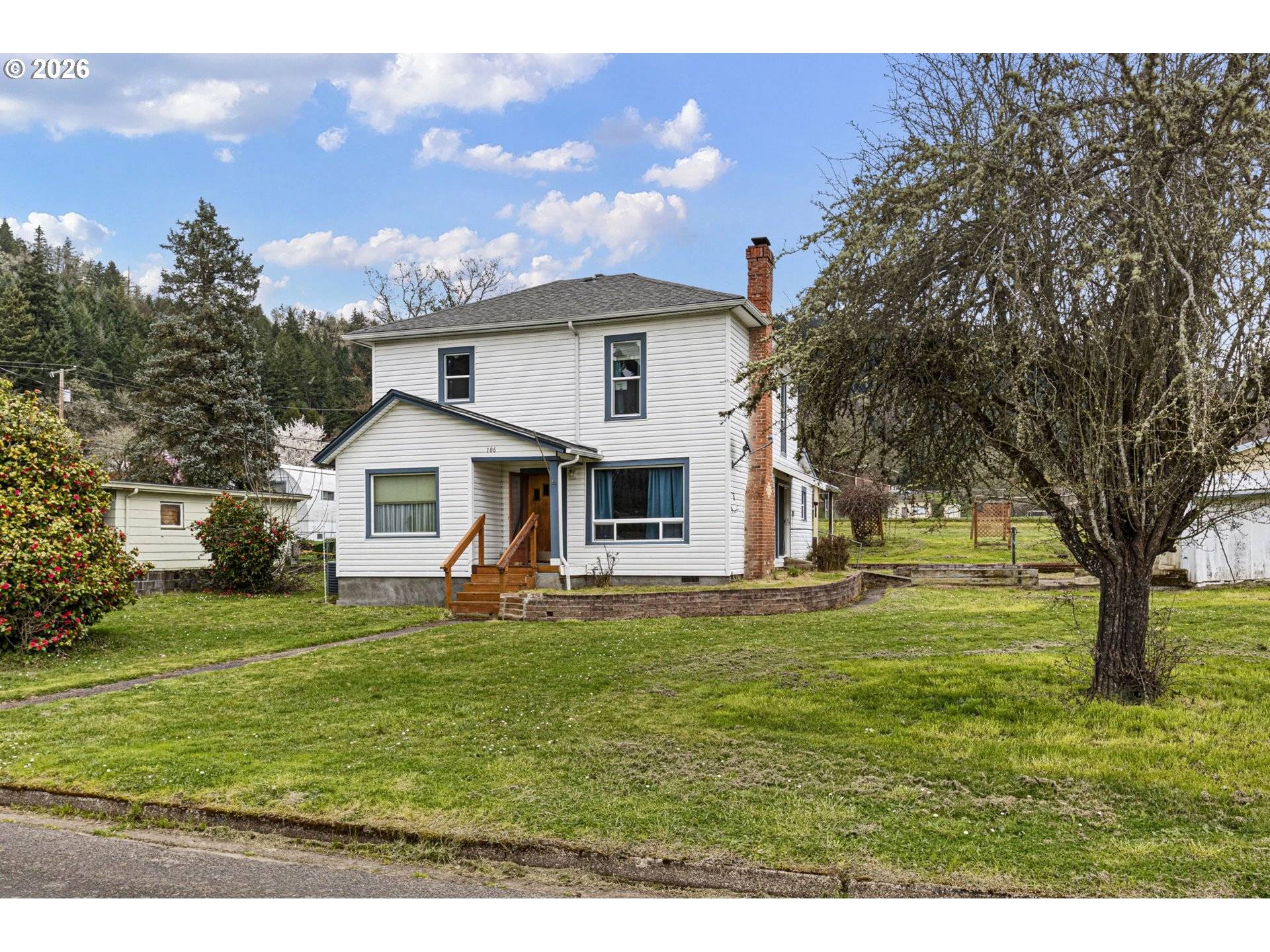 106 S MAIN ST, Drain, OR 97435