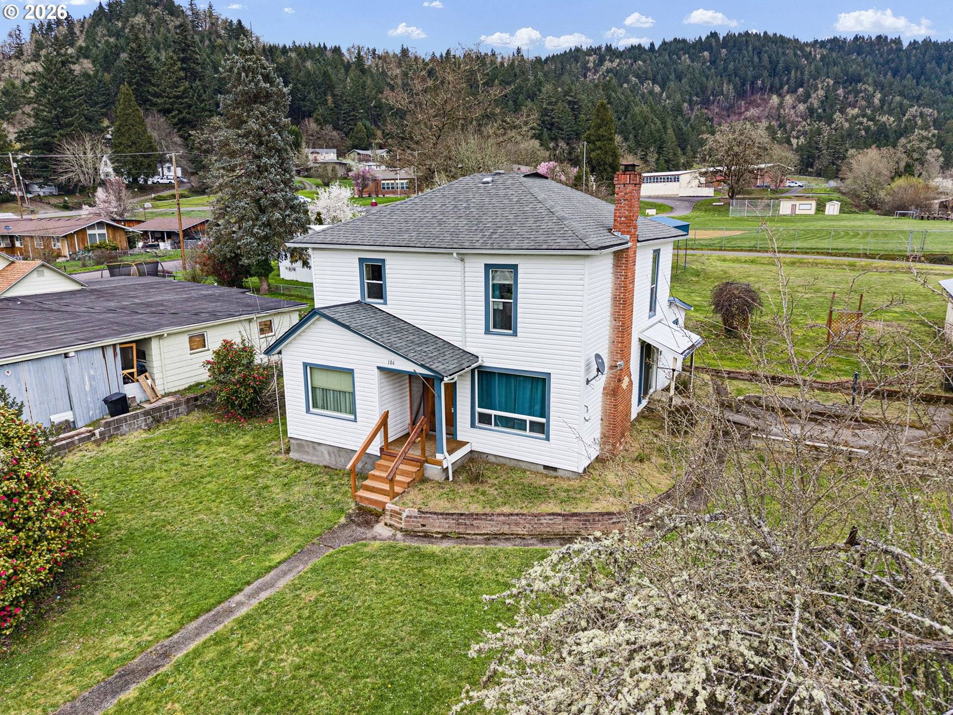 106 S MAIN ST, Drain, OR 97435