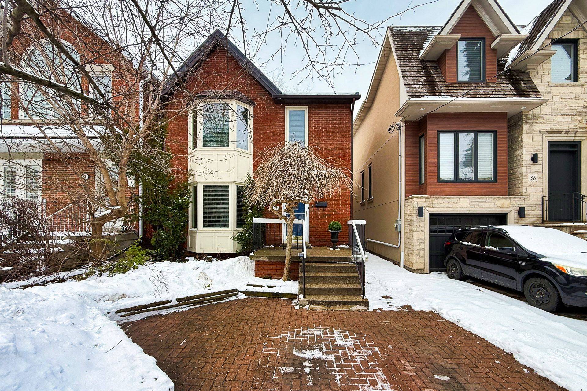 36 Banff RD, Toronto C10, ON M4S 2V5