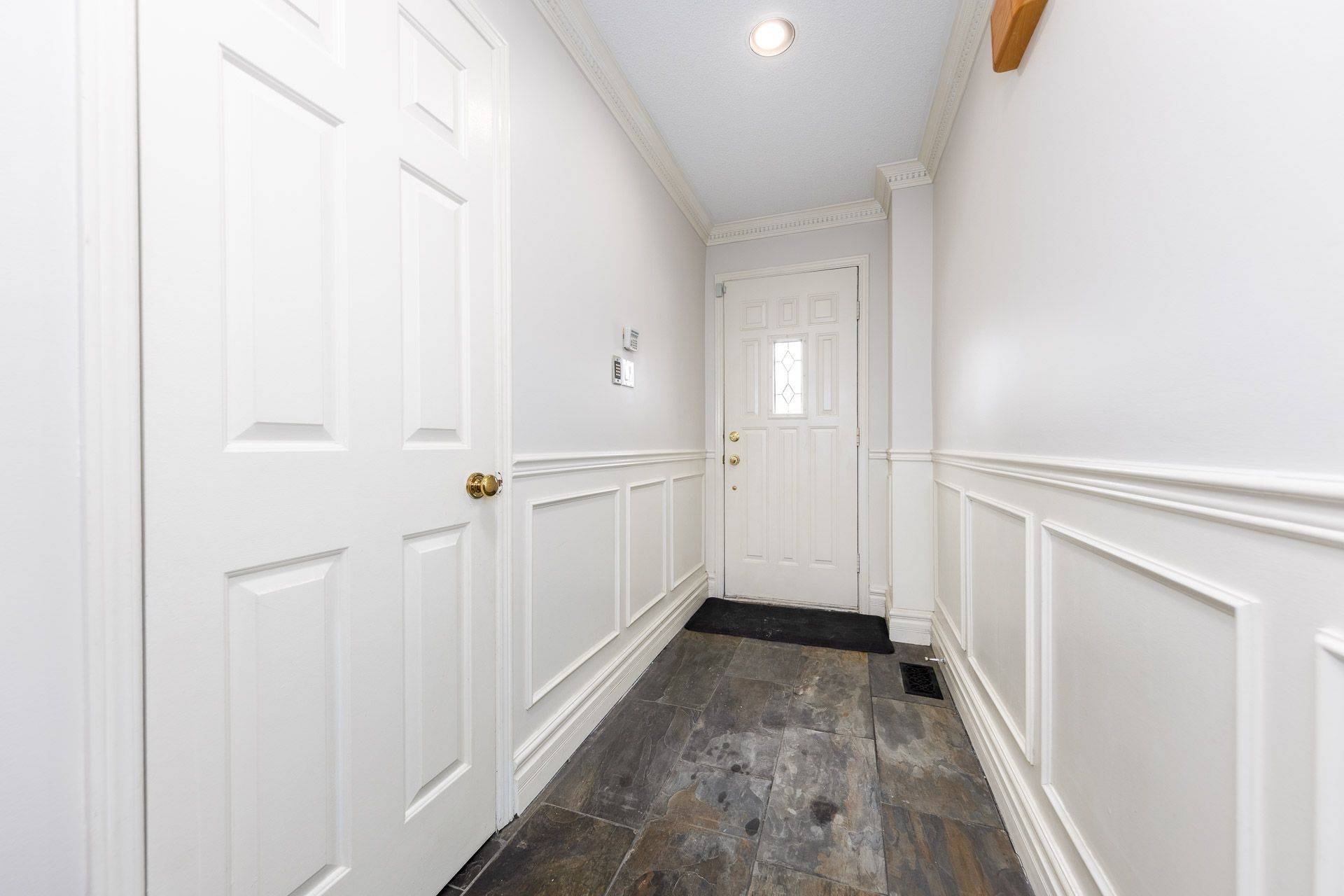 36 Banff RD, Toronto C10, ON M4S 2V5