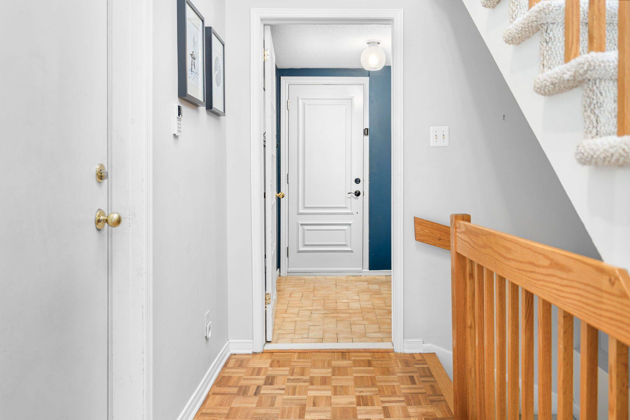 4 Hackett ST, Hunt Club - Windsor Park Village And Area, ON K1V 0P8