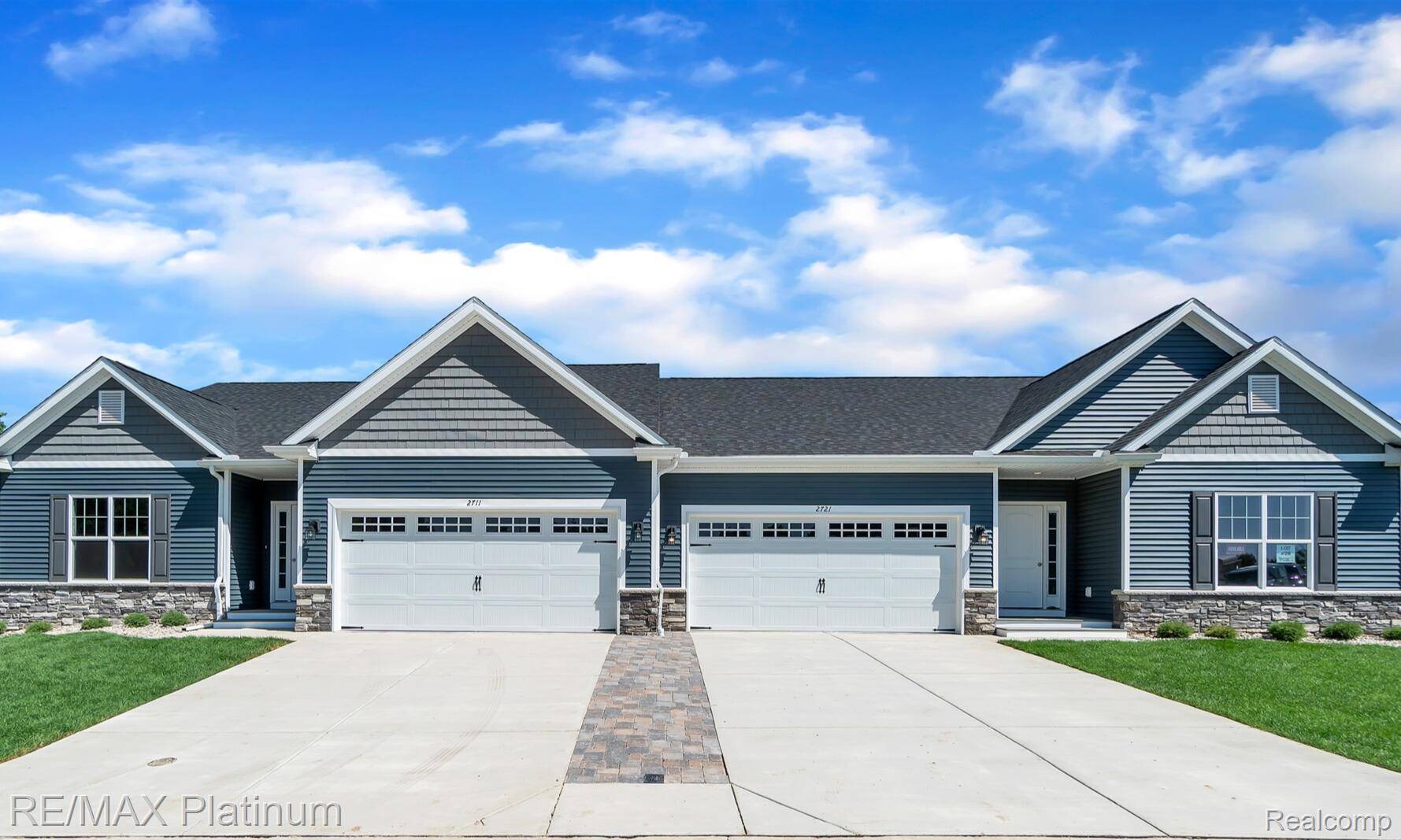 863 Oakwood CIR #23, Fenton, MI 48430