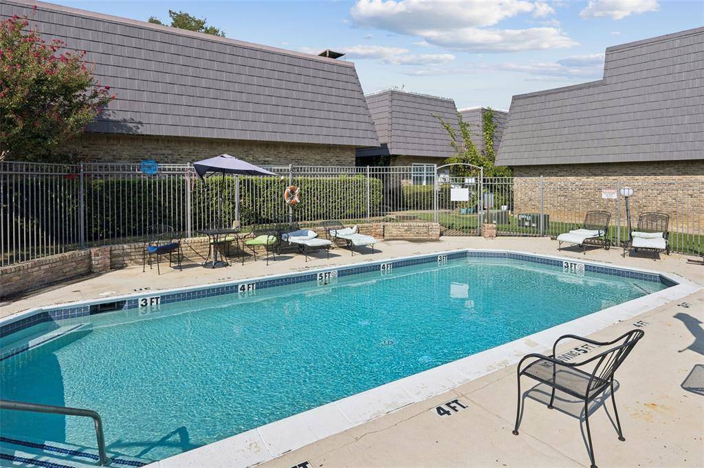 207 E Harwood Road #14, Euless, TX 76039