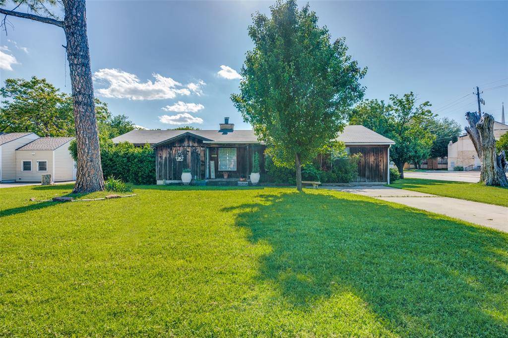 1033 Lydick Lane, River Oaks, TX 76114