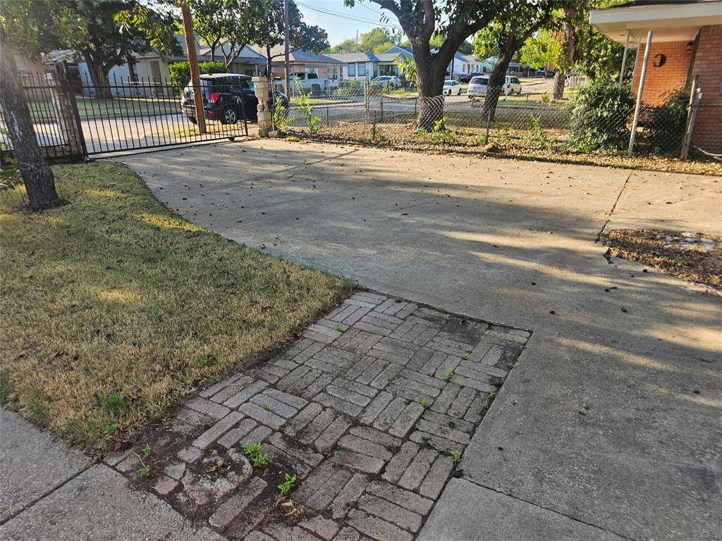 2426 TYLER Street S, Dallas, TX 75224