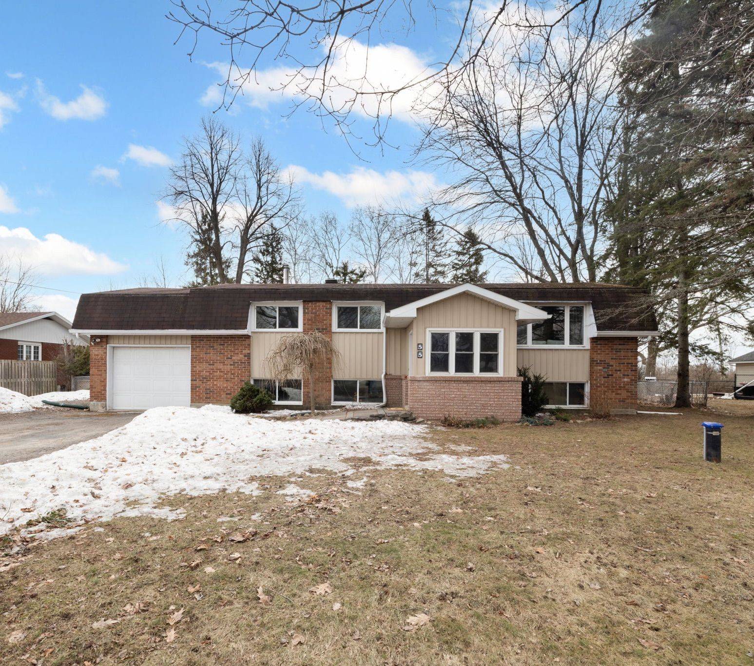 55 Golf Club RD, Rideau Lakes, ON K7A 4S5