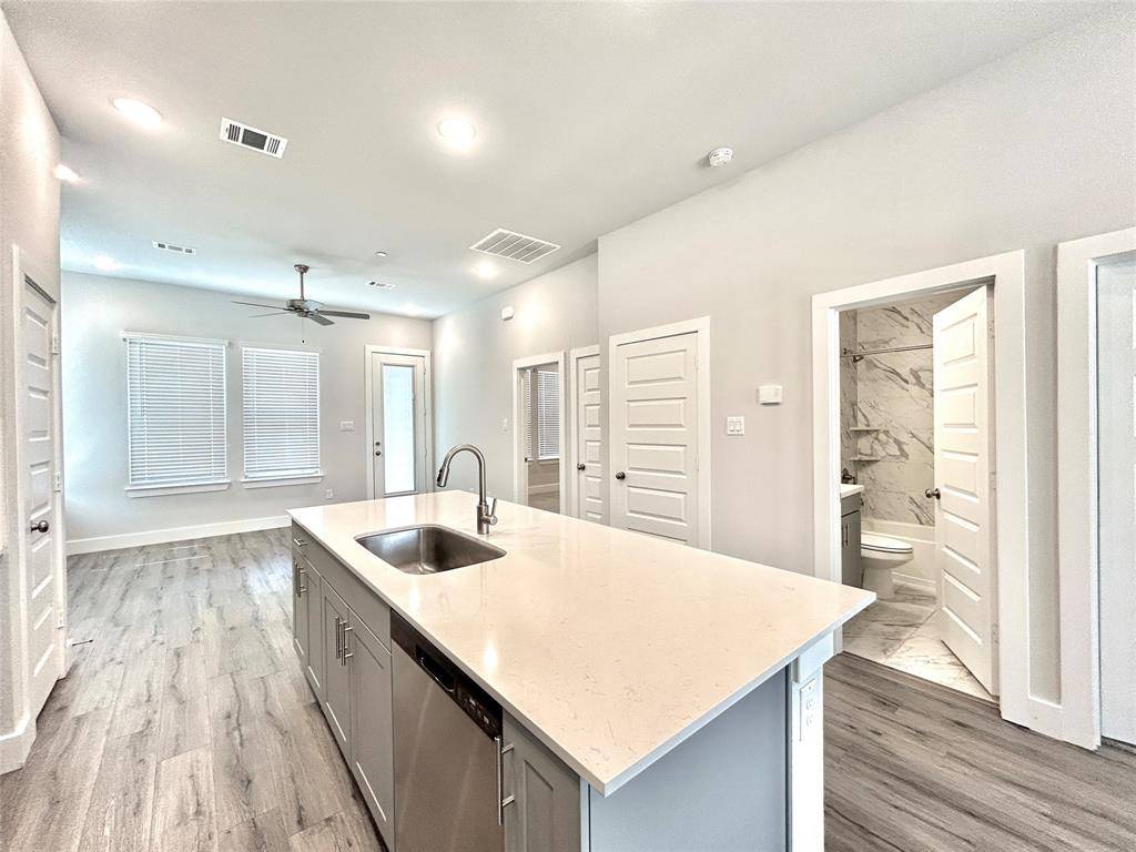 2501 Ascension Boulevard #303, Arlington, TX 76006