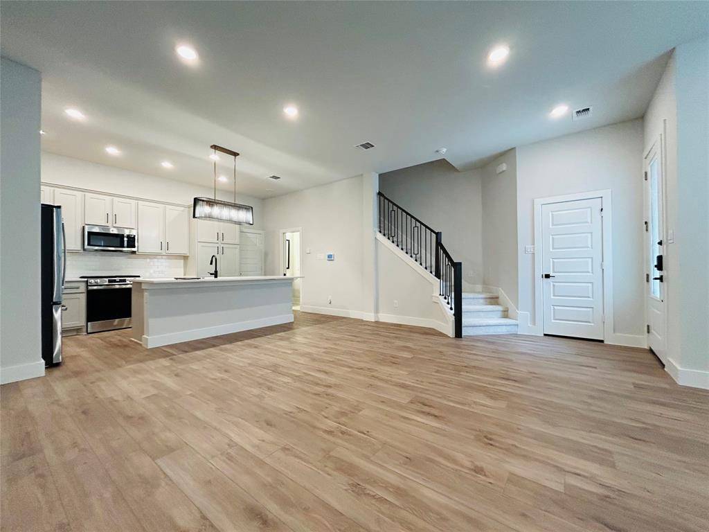 564 Mission Trail #B4, Arlington, TX 76010