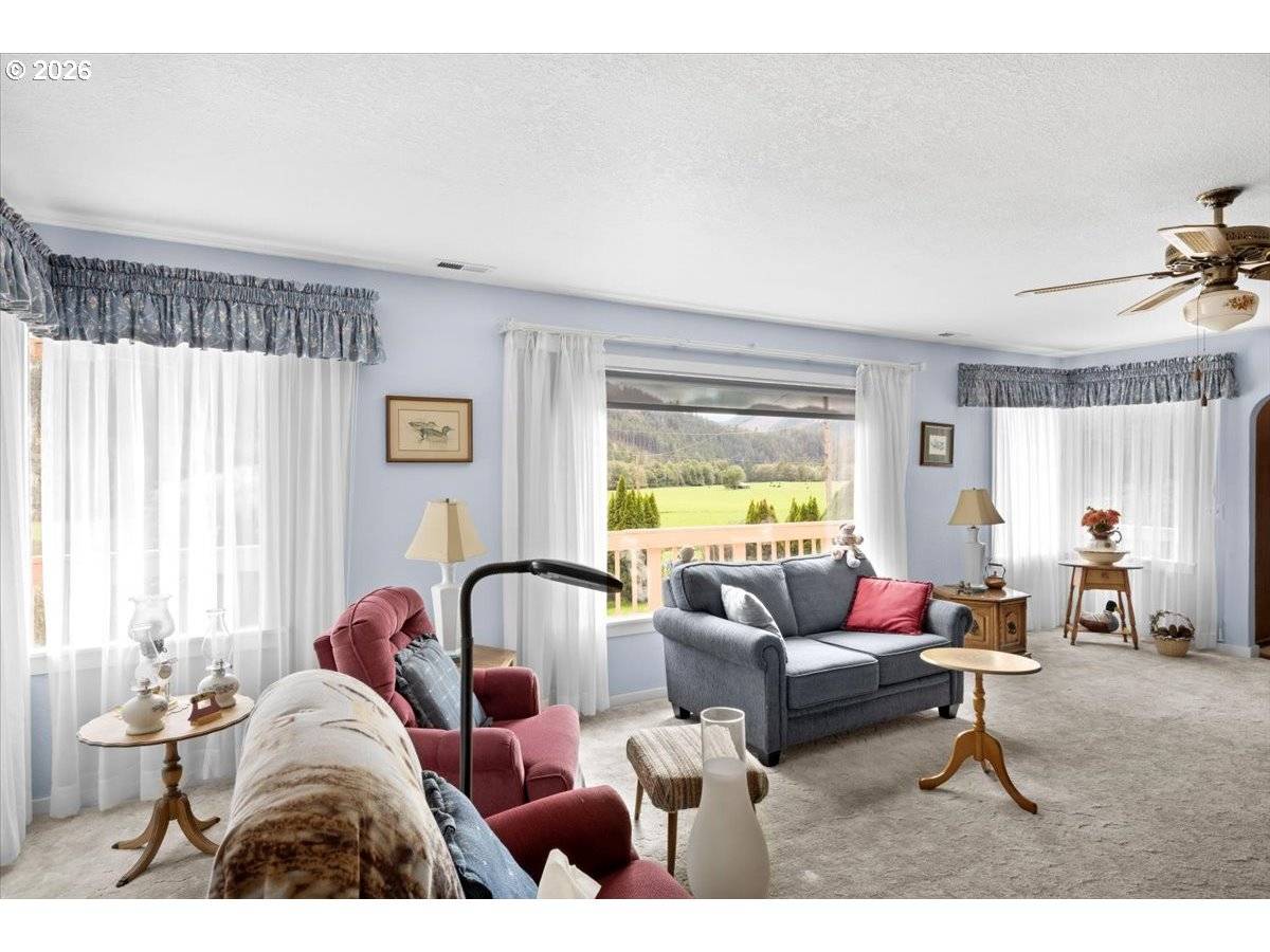 2277 COUGAR CREEK RD, Oakland, OR 97462