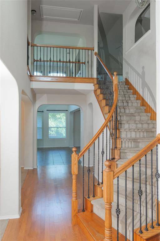 662 OAK CREEK Drive, Cedar Hill, TX 75104