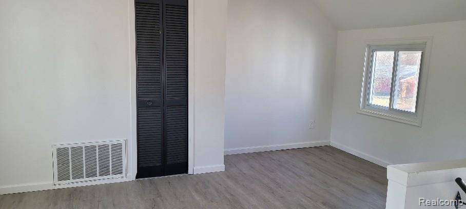 2802 Fenton RD, Flint, MI 48507