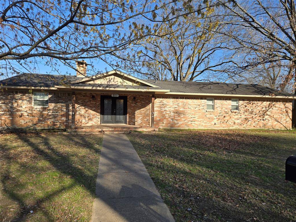 201 Robin Way Street, Mount Vernon, TX 75457