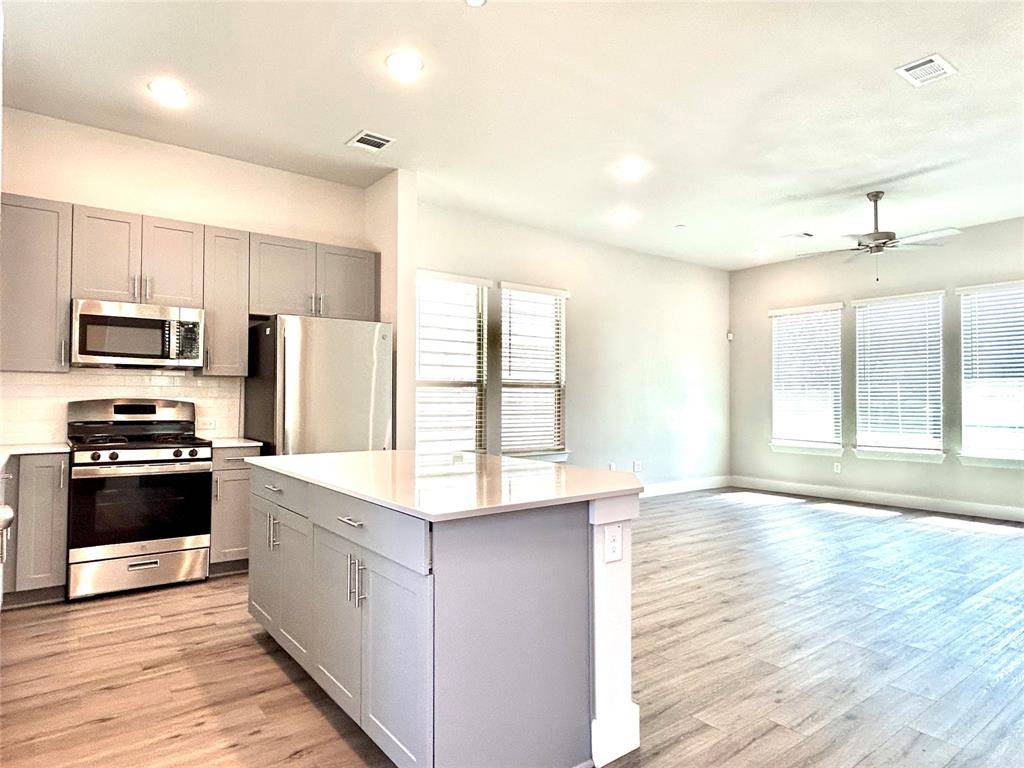 1830 NE Green Oaks Boulevard #310, Arlington, TX 76006