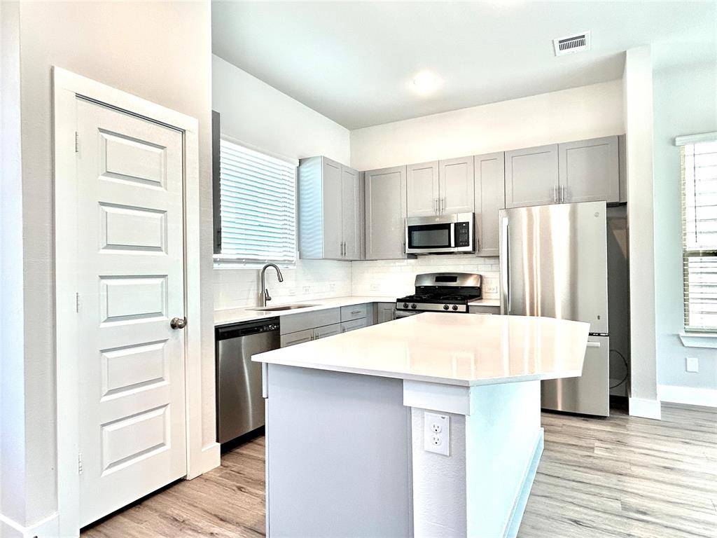 1830 NE Green Oaks Boulevard #310, Arlington, TX 76006