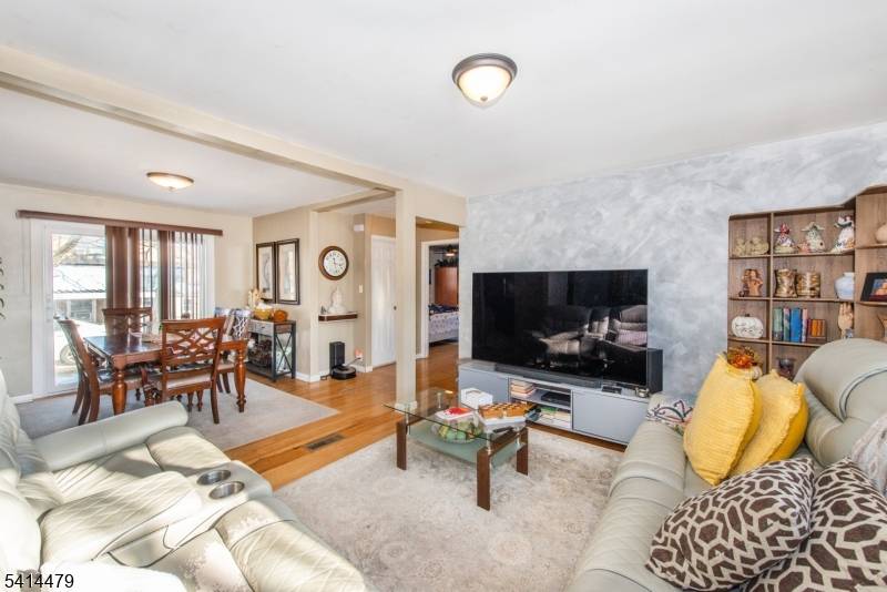 38 George St, Saddle Brook Twp., NJ 07663