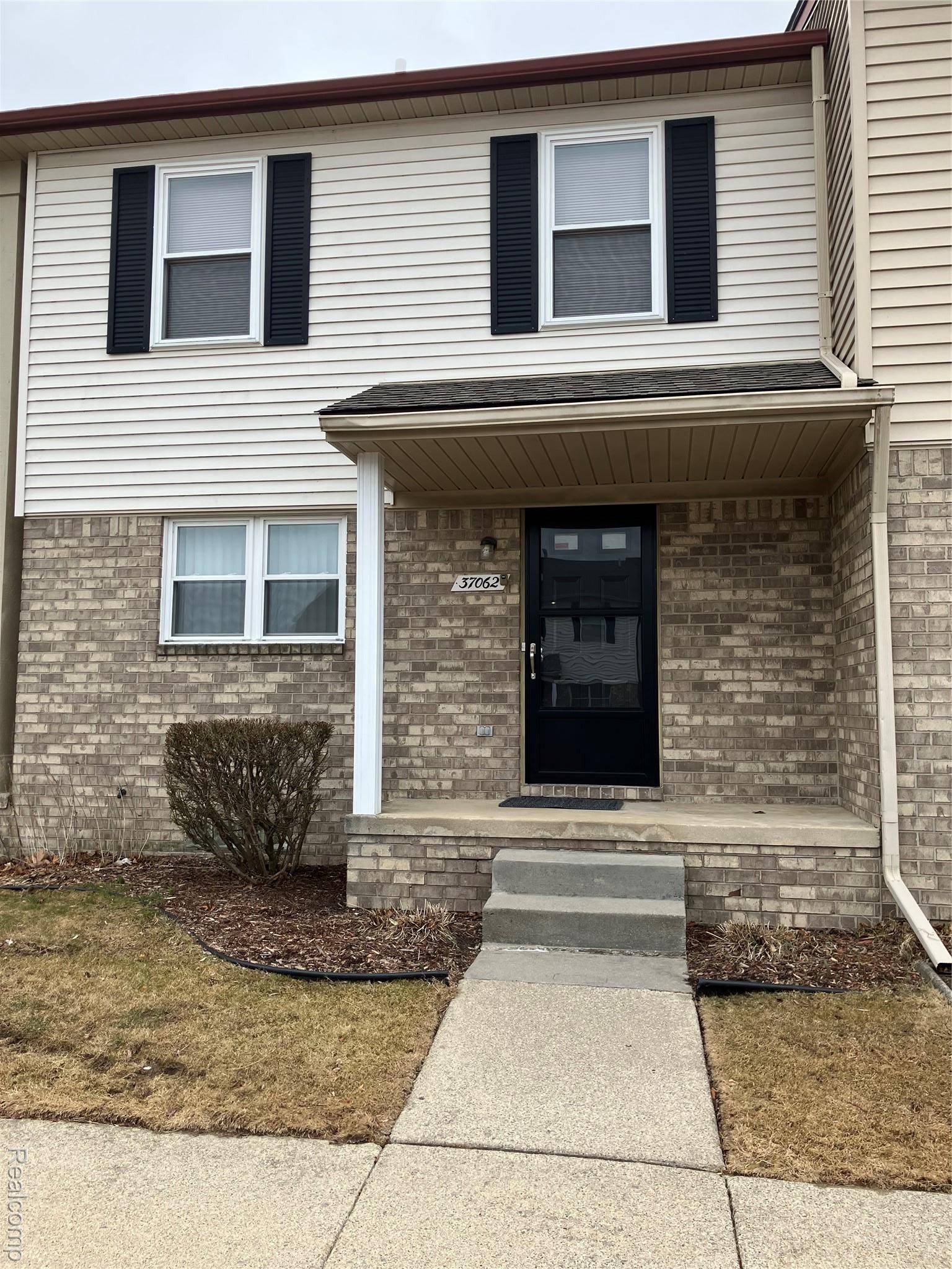 37062 Brynford DR, Clinton Charter Township, MI 48036