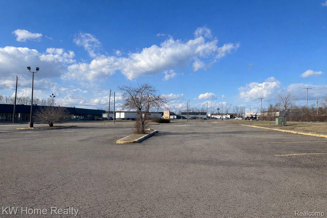 20800 Groesbeck HWY, Warren, MI 48089