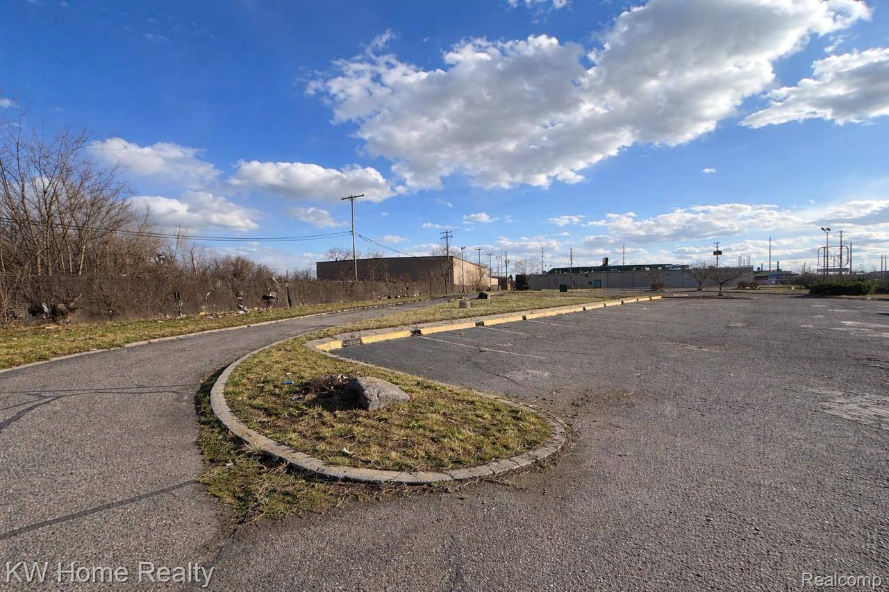 20800 Groesbeck HWY, Warren, MI 48089