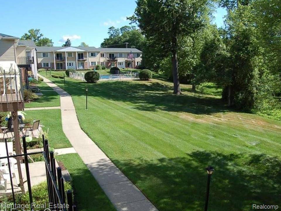 5299 Highland RD #202, Waterford Charter Township, MI 48327