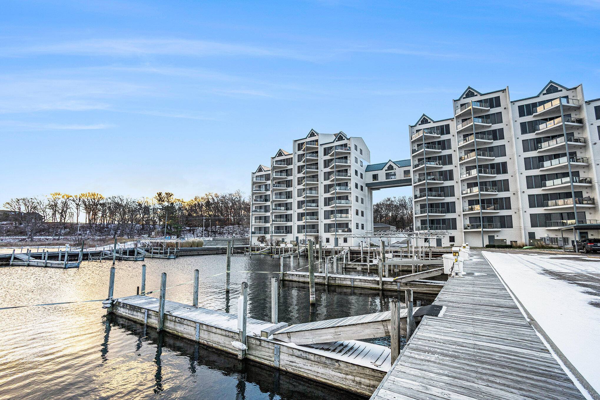 2964 Lakeshore DR #E403, Muskegon City, MI 49441