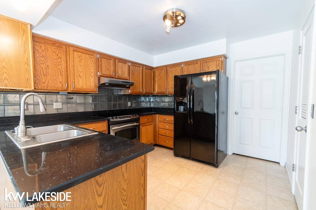 45297 Universal CT, Shelby Twp, MI 48317