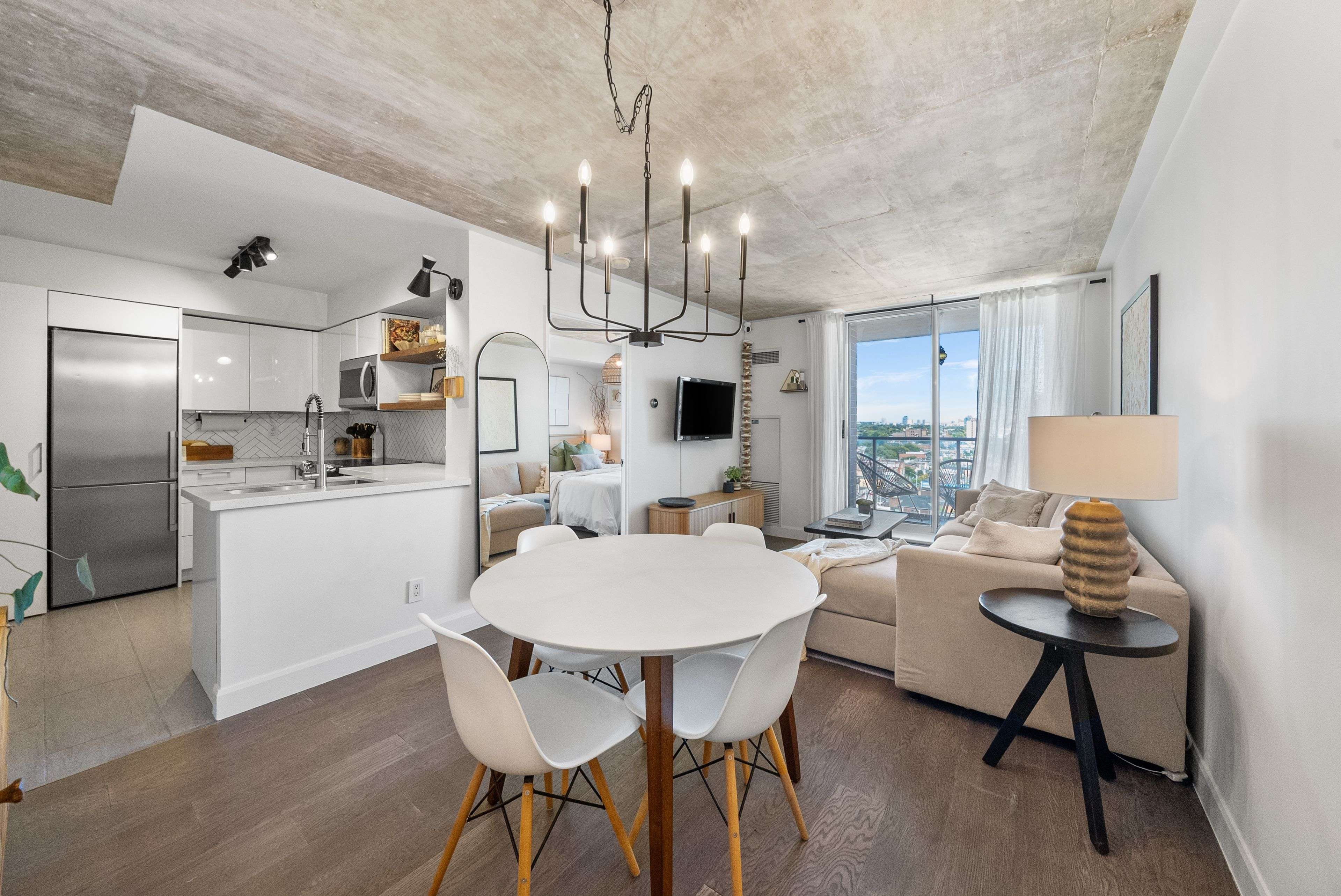 1369 Bloor ST W #1402, Toronto C01, ON M6P 4J4