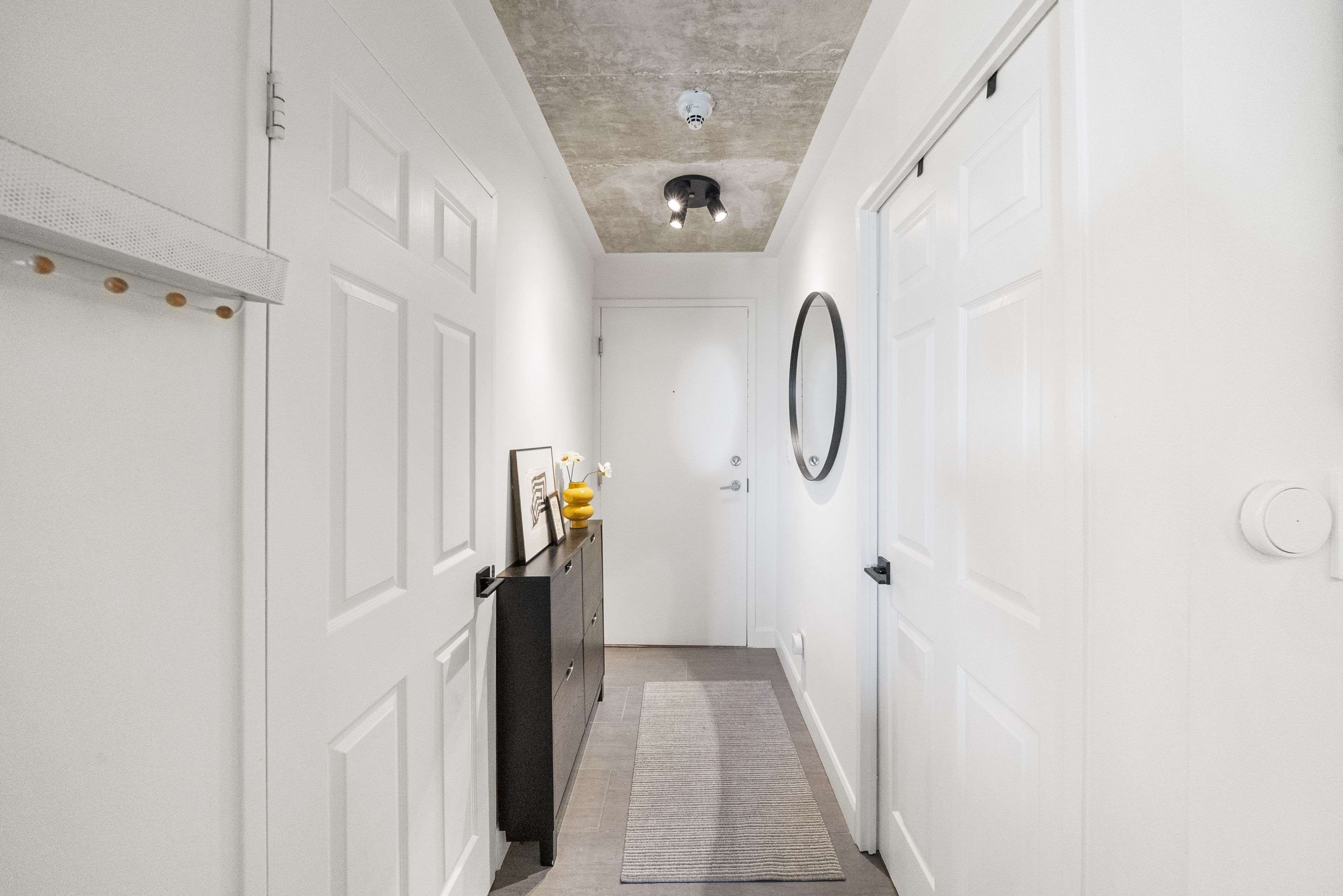 1369 Bloor ST W #1402, Toronto C01, ON M6P 4J4