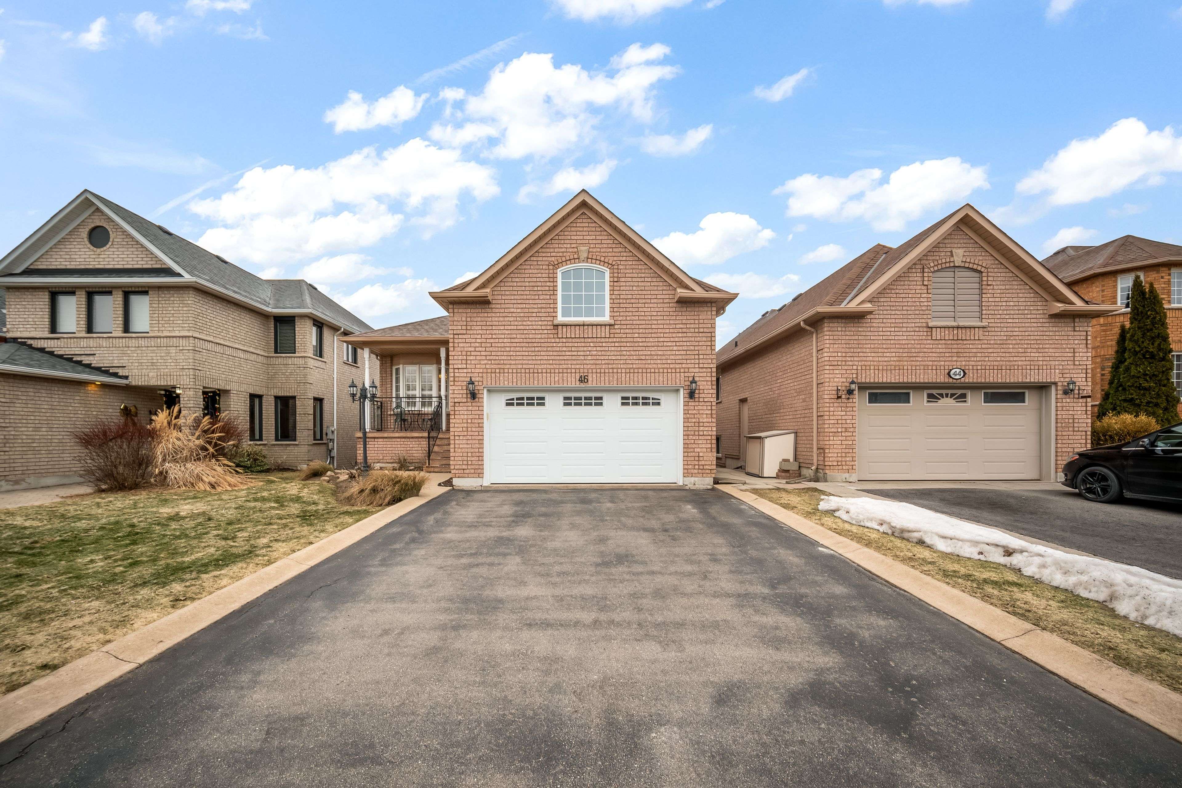 46 Woodhaven CRES, Richmond Hill, ON L4E 3T2