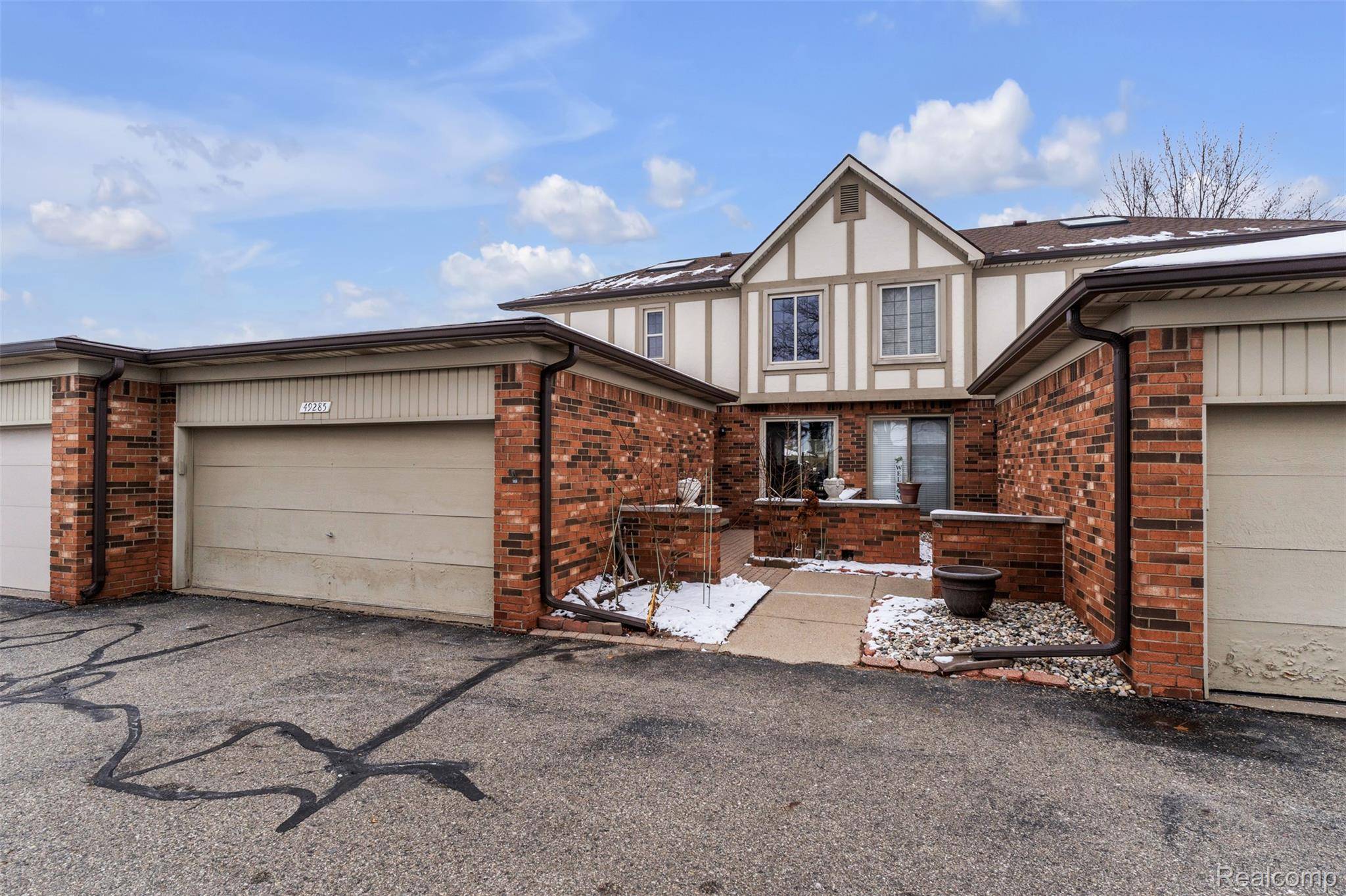 49285 Ashley CT, Utica, MI 48315