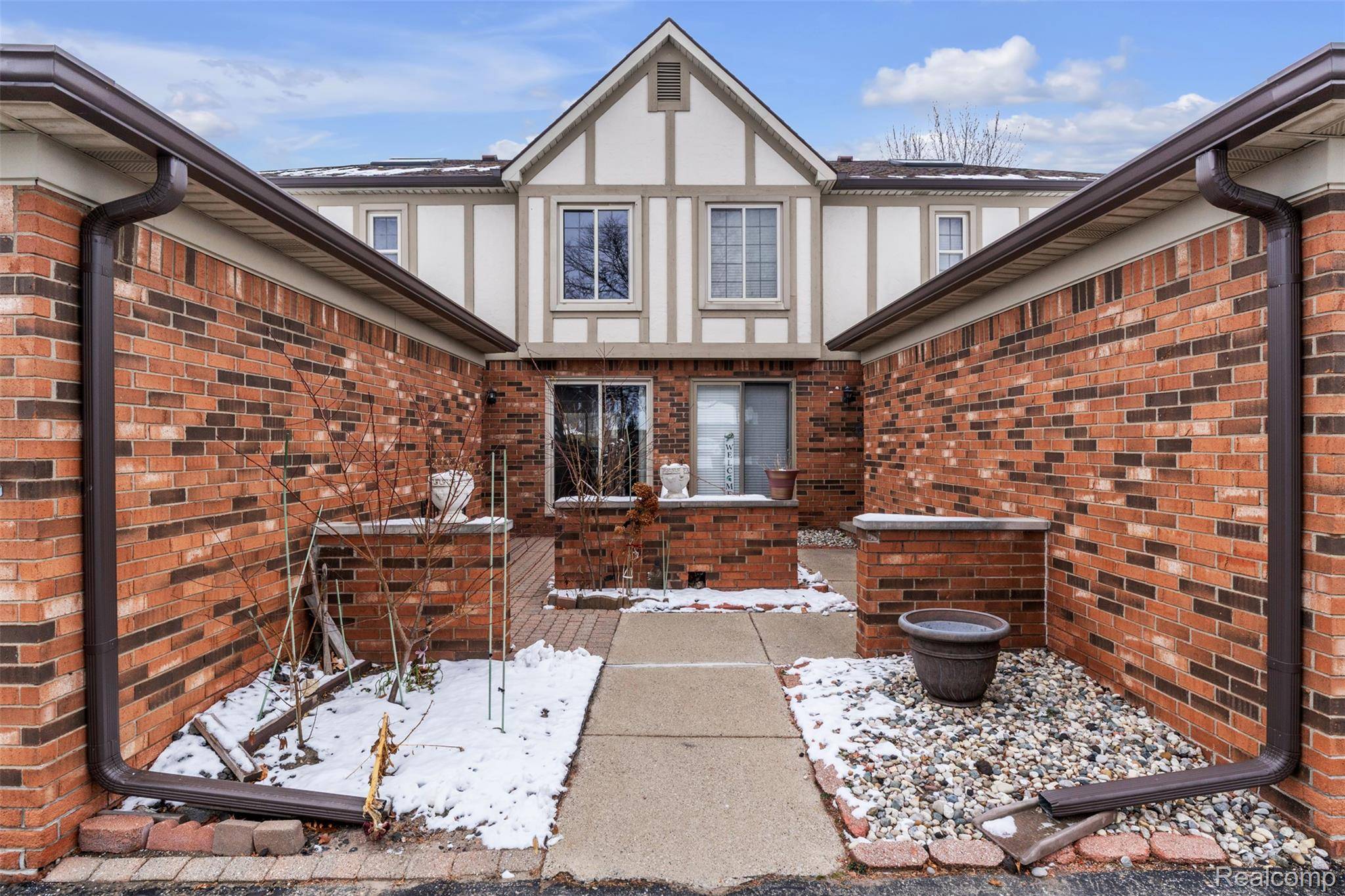 49285 Ashley CT, Utica, MI 48315