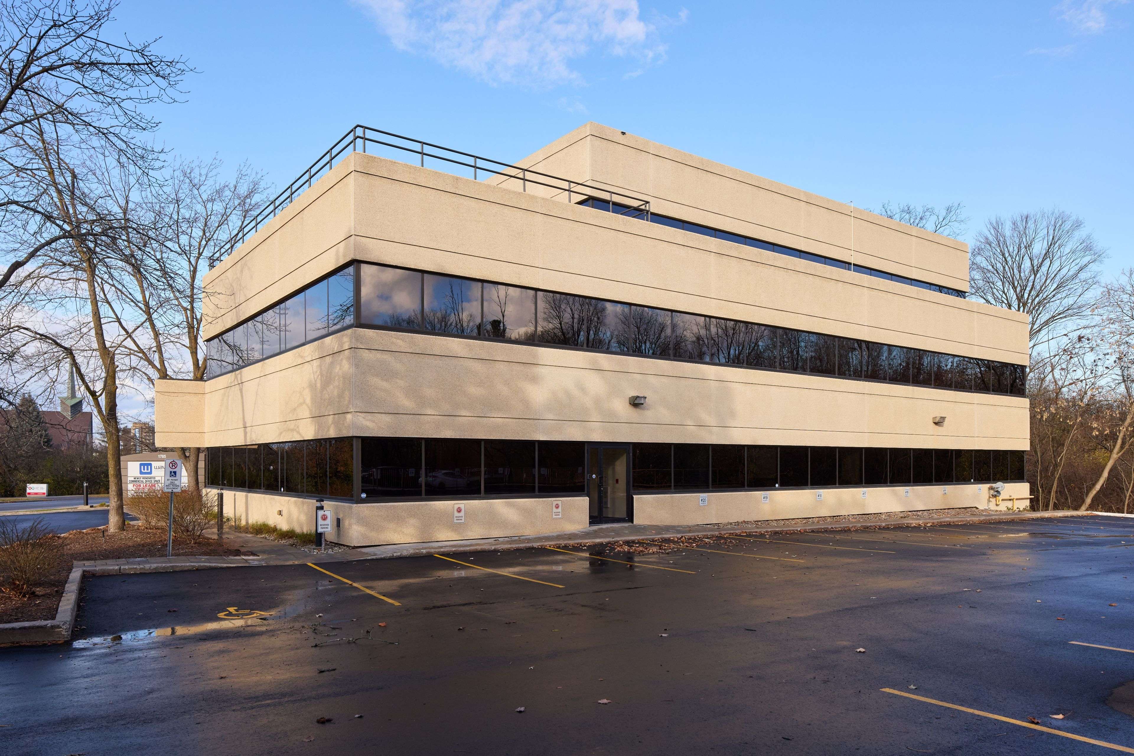 1785 Alta Vista DR #200, Alta Vista And Area, ON K1G 3Y6