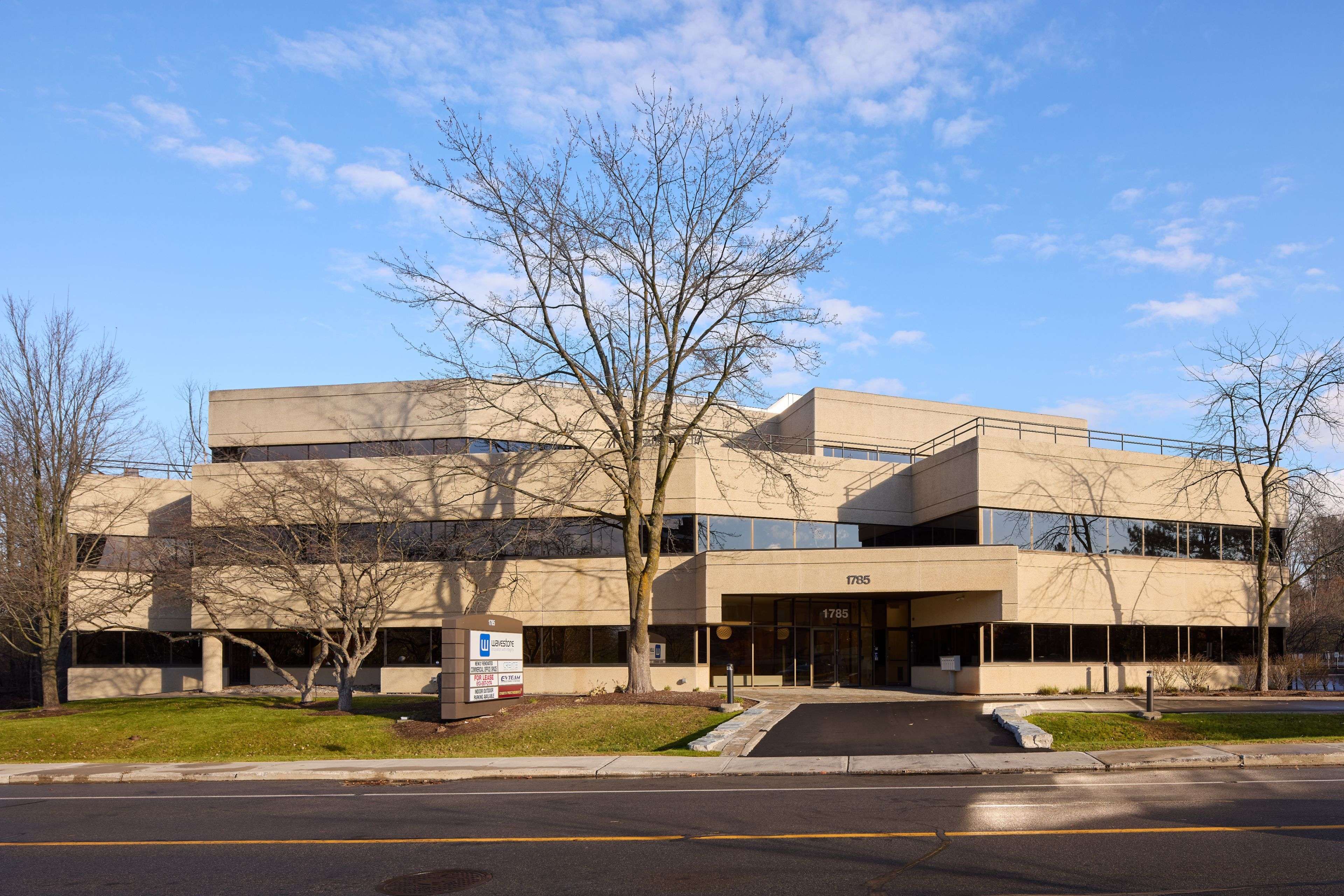 1785 Alta Vista DR #200, Alta Vista And Area, ON K1G 3Y6