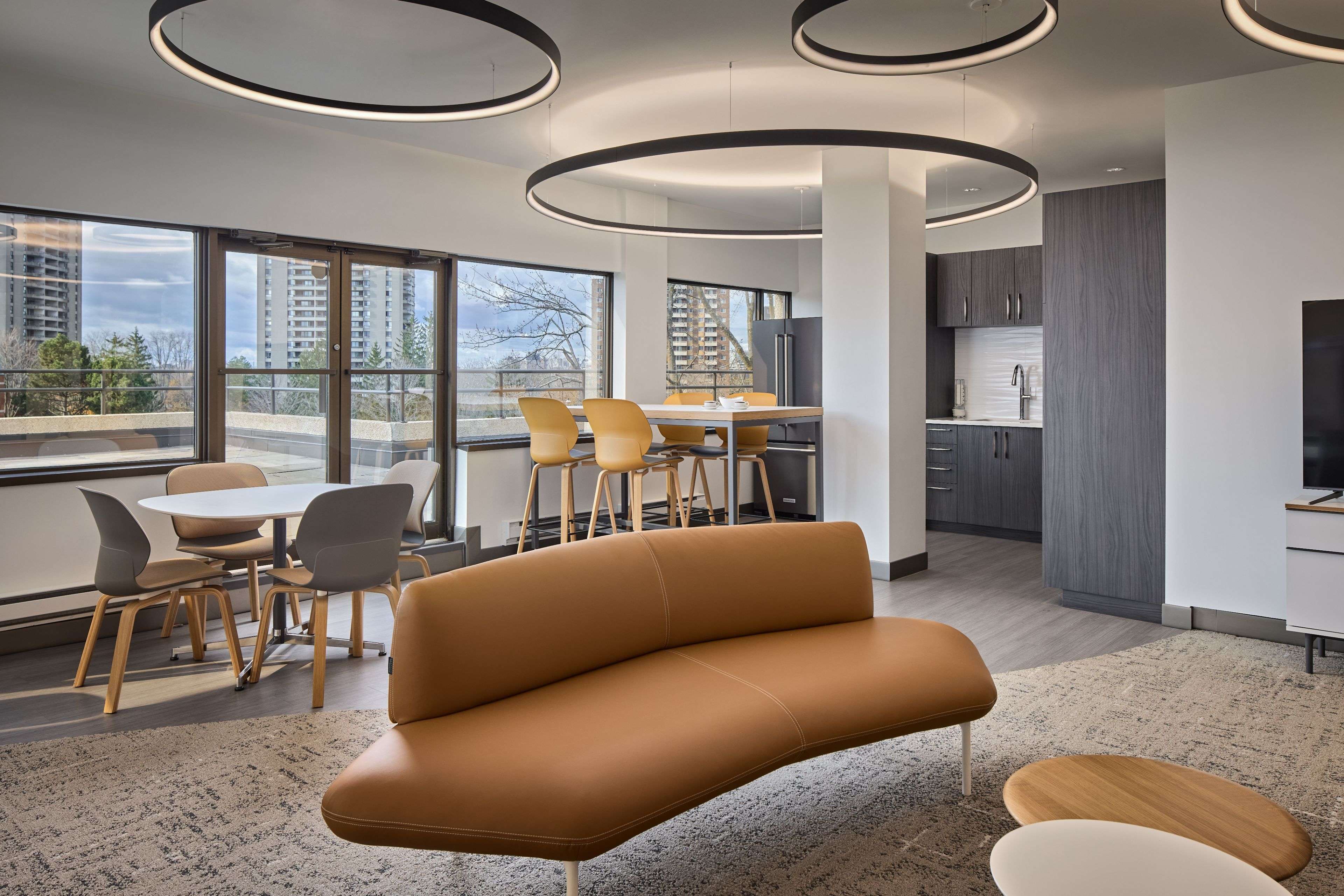 1785 Alta Vista DR #200, Alta Vista And Area, ON K1G 3Y6