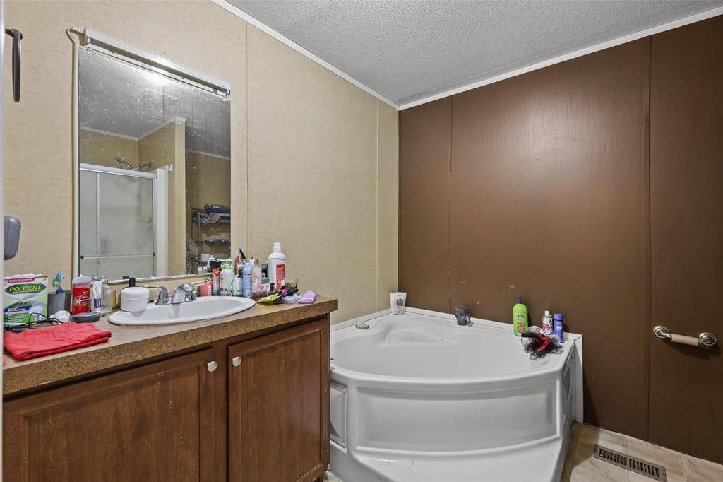 204 S Wickham Street, Alvord, TX 76225