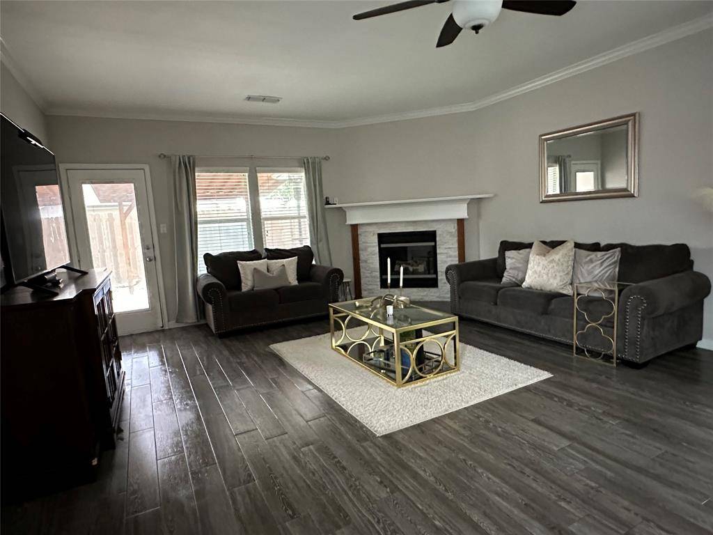 1610 Wildflower Drive, Waxahachie, TX 75165